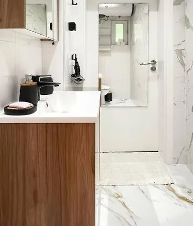 Urban Heaven Hideout, Cozy In Prime Center Apartment *